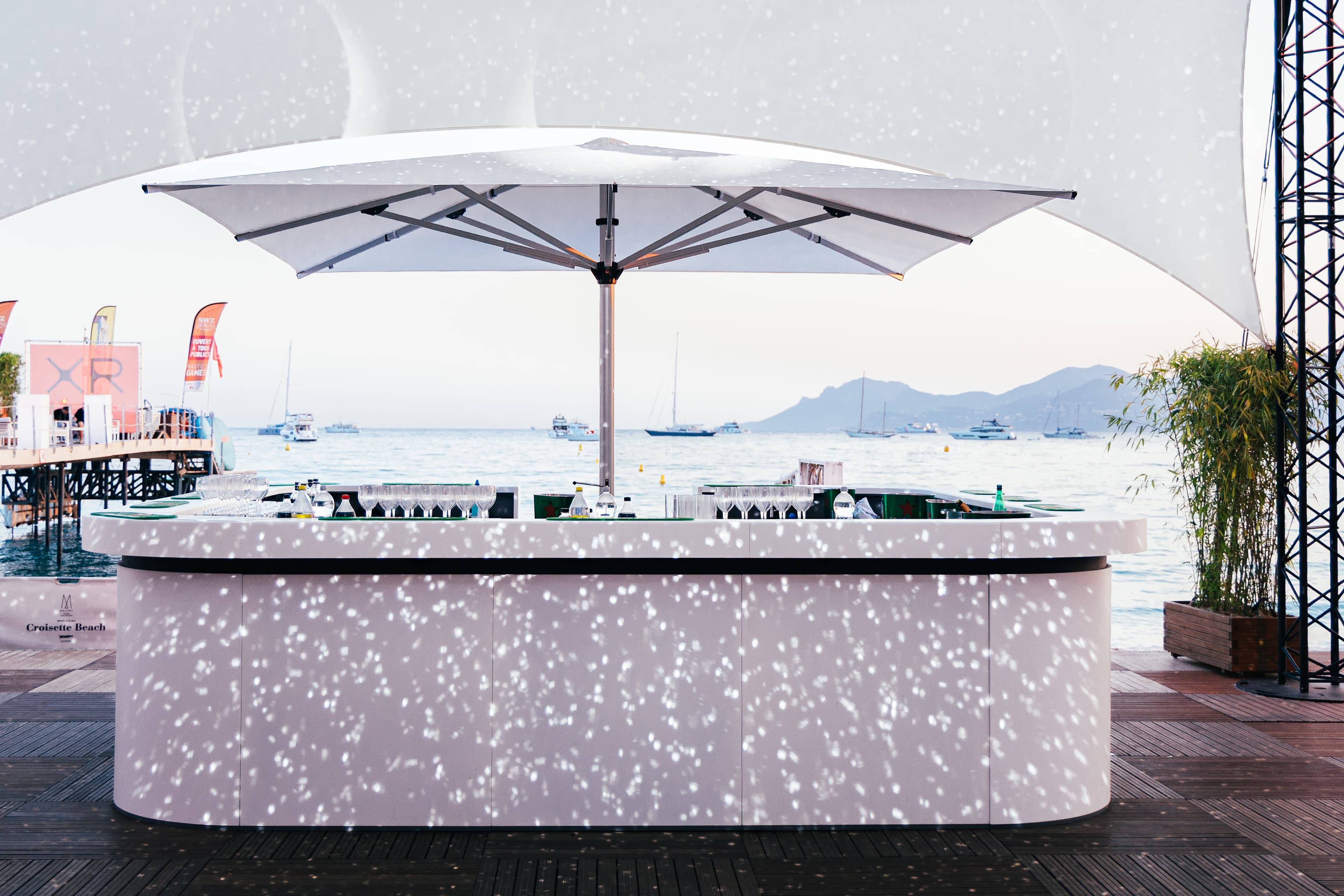 Rent a Modular Bar System 
with Endless Customisable Possibilities. 